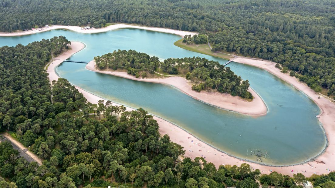Luchtfoto van het Henschotermeer